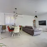 Flavia Vila Medulin